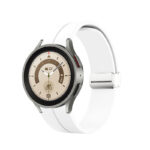 Samsung Galaxy Watch 5 Pro mágneses ívelt szilikon szíj fehér 2